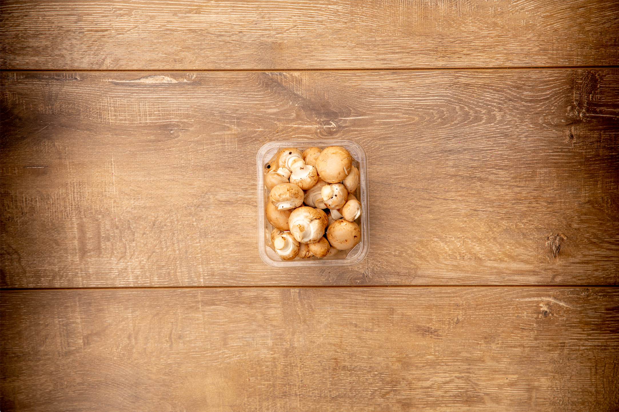 Frische Schweizer Champignons / 200g Schale